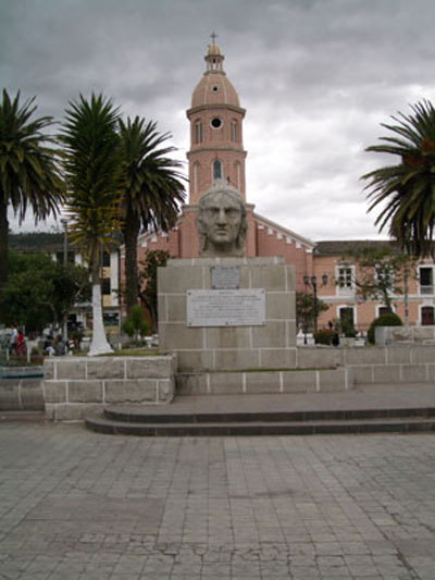Een beeld van Rumiñahui in Otavalo